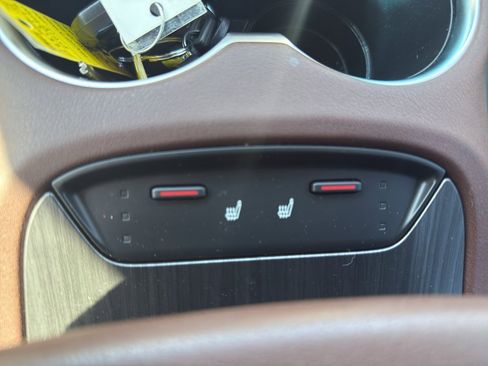 Certified 2024 Toyota Venza XLE image 26