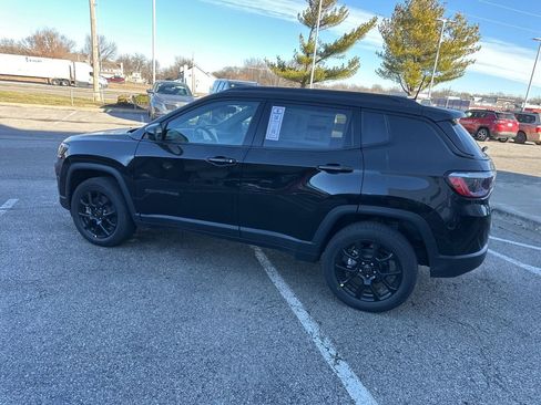 New 2026 Jeep Compass Latitude image 19