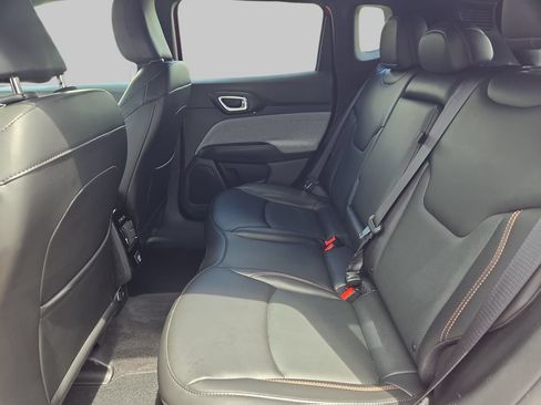 Used 2023 Jeep Compass Latitude AWD/4WD image 16