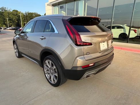 Used 2022 Cadillac XT4 Premium Luxury w/ Enhanced Visibility Package FWD image 3