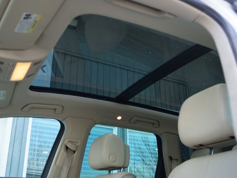 Used 2014 Volkswagen Touareg TDI image 35