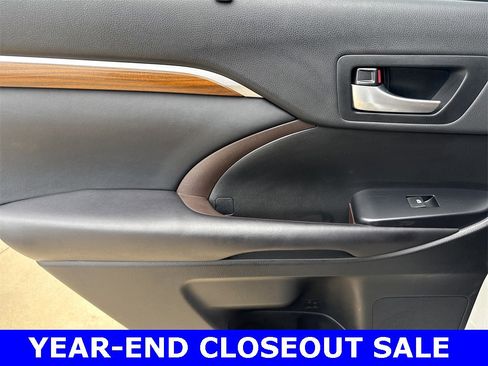 Used 2017 Toyota Highlander Limited image 30