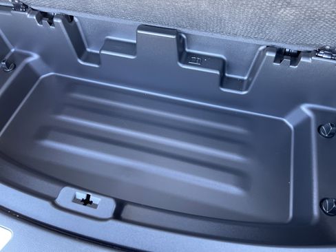 Used 2023 Buick Enclave Essence image 44