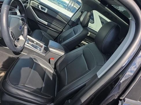 Used 2023 Ford Explorer XLT w/ Equipment Group 202A AWD/4WD image 14