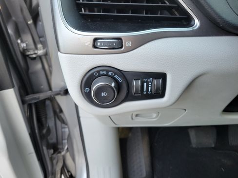 Used 2021 Jeep Cherokee Latitude Plus FWD image 23