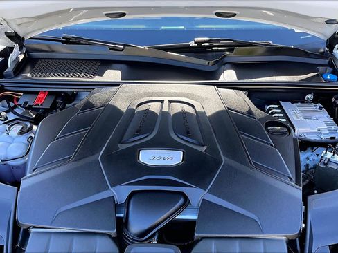 Used 2023 Porsche Cayenne image 30