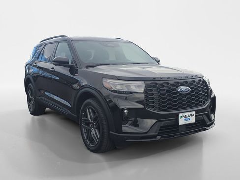 Used 2025 Ford Explorer ST-Line w/ ST-Line Street Pack image 8