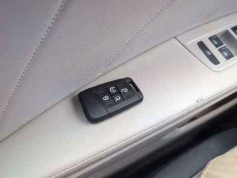 Used 2022 Volkswagen Tiguan SE FWD image 25