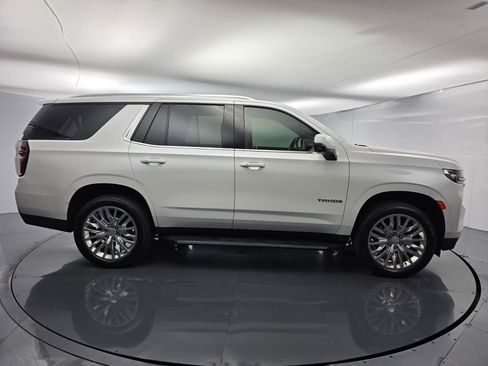 Used 2024 Chevrolet Tahoe LT w/ Luxury Package AWD/4WD image 3