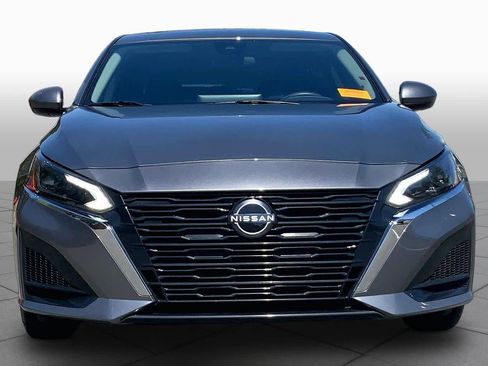 Used 2024 Nissan Altima 2.5 SV w/ SV Premium Package image 4