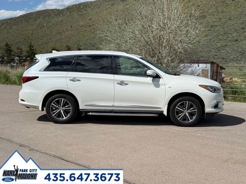 Used 2019 INFINITI QX60 Luxe w/ Essential Package FWD image 6