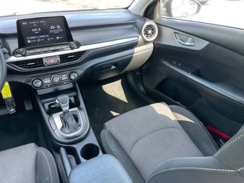 Used 2022 Kia Forte LXS FWD image 9