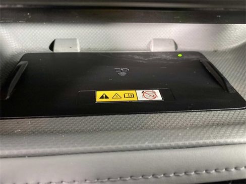 Used 2024 Toyota Highlander XLE image 24