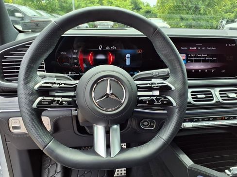 Used 2025 Mercedes-Benz GLS 580 4MATIC image 15