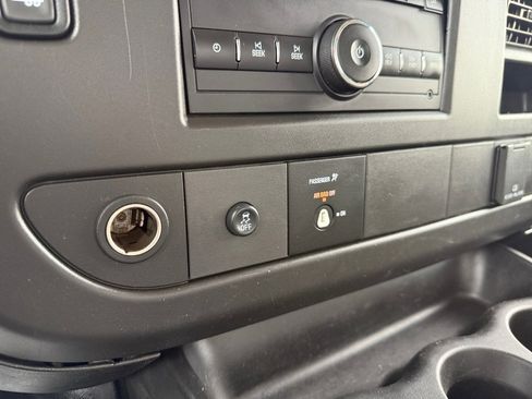 Used 2018 Chevrolet Express 3500 w/ Driver Convenience Package RWD image 17