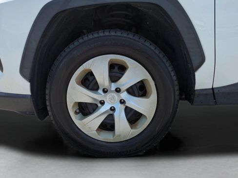 Used 2019 Toyota RAV4 LE FWD image 23