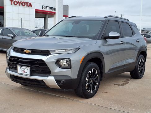 Used 2023 Chevrolet TrailBlazer LT w/ Convenience Package AWD/4WD image 3