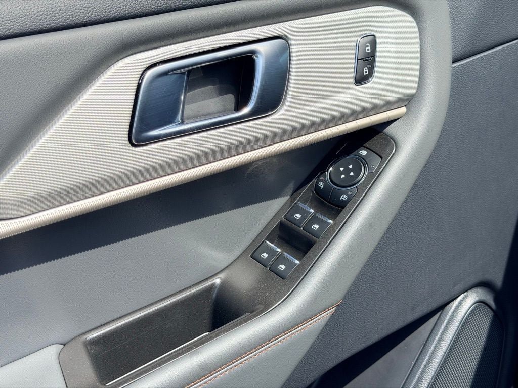 New 2026 Ford Explorer Active RWD image 17