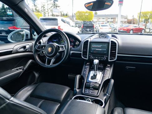 Used 2017 Porsche Cayenne S Platinum image 23