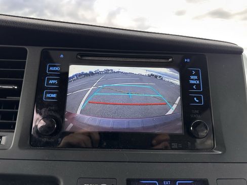 Used 2009 Toyota Sienna XLE image 34