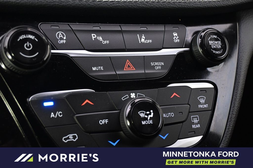 Used 2026 Chrysler Pacifica Select FWD image 32