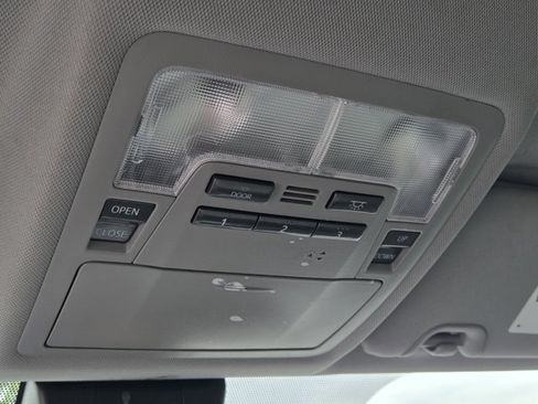 Used 2019 Toyota Highlander Limited FWD image 32