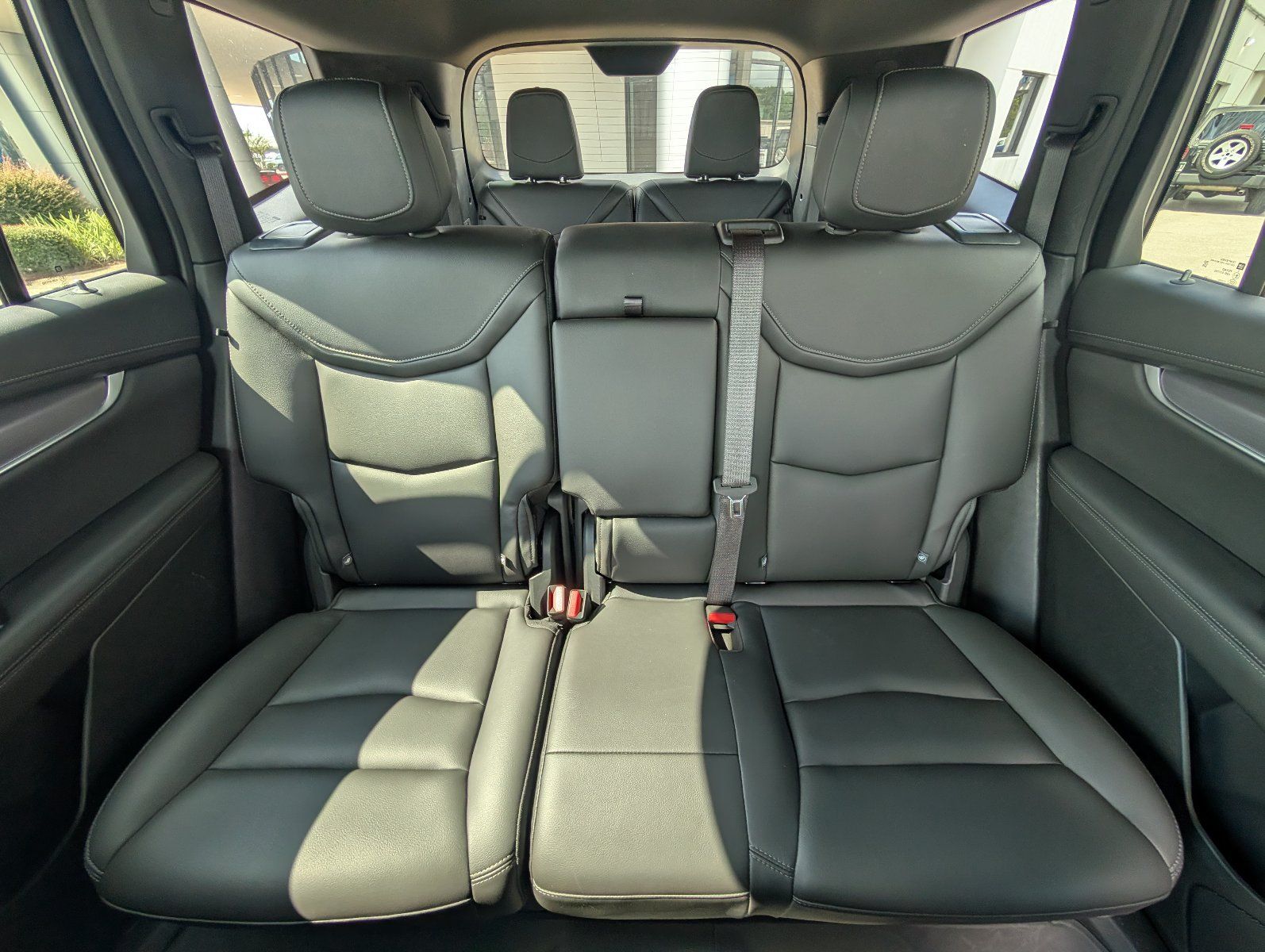 Certified 2024 Cadillac XT6 Luxury w/ LPO, Floor Liner Package AWD/4WD image 28