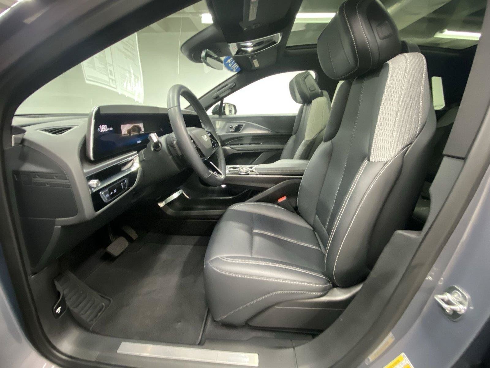 Used 2024 Cadillac Lyriq Tech AWD/4WD image 17