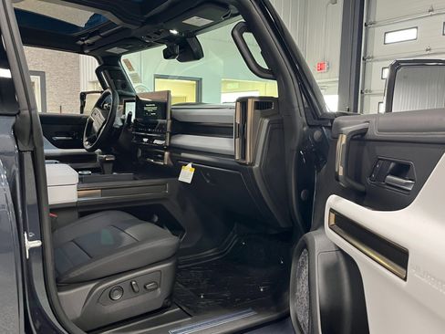 New 2025 GMC Hummer EV 2X image 9