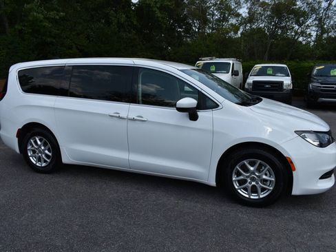 Used 2022 Chrysler Voyager LX FWD image 38