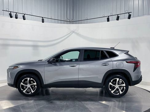 Used 2024 Chevrolet Trax RS FWD image 14