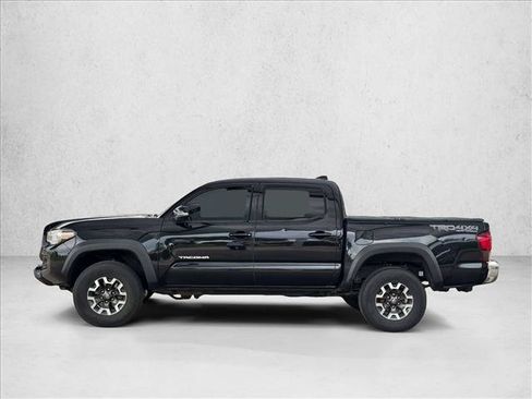 Used 2018 Toyota Tacoma TRD Off-Road AWD/4WD image 3