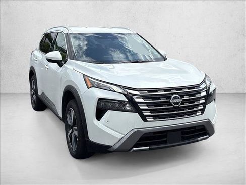 Used 2026 Nissan Rogue SL FWD image 3