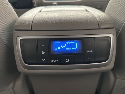 Used 2019 Toyota Highlander LE image 24