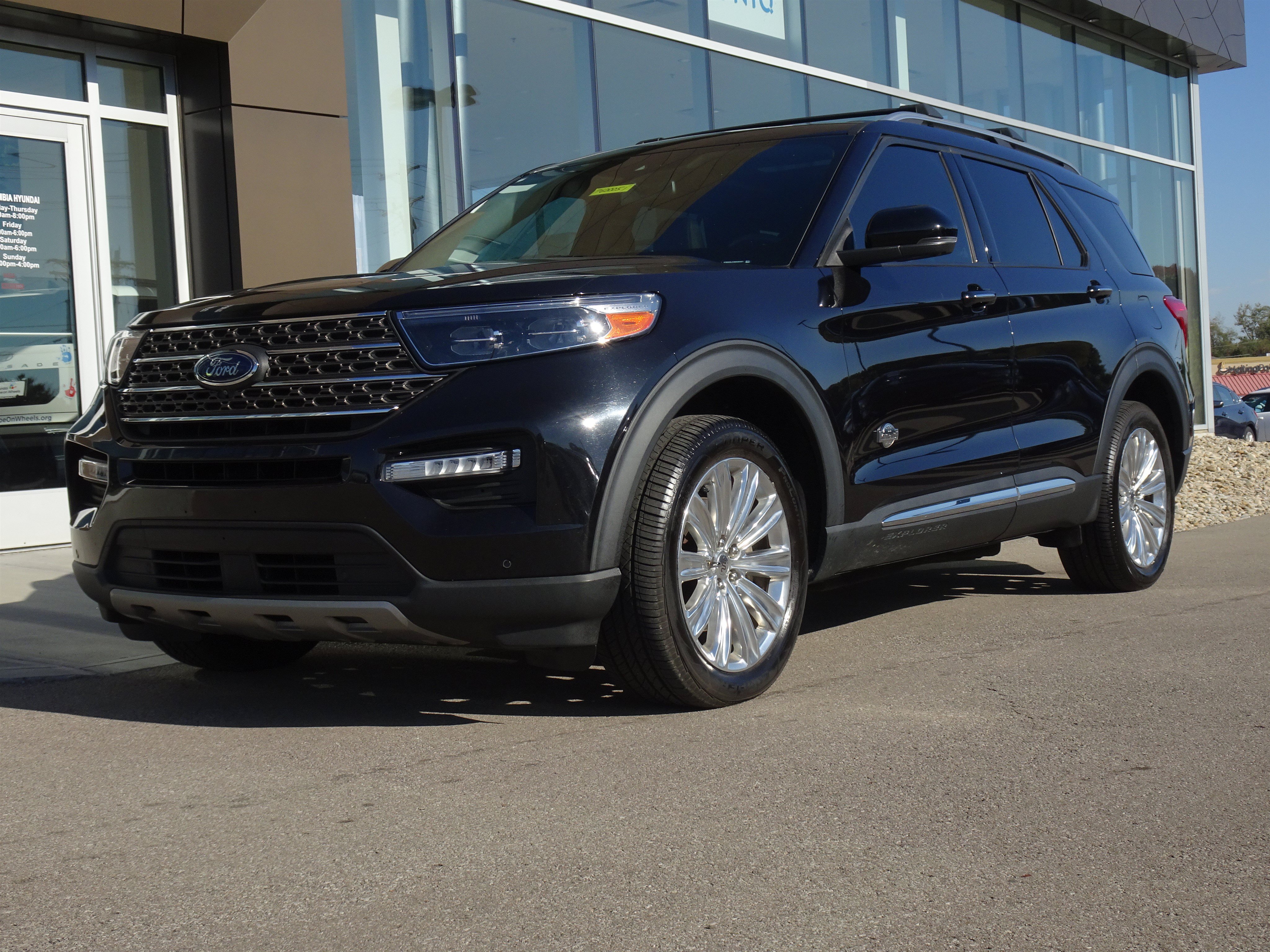 Used 2022 Ford Explorer King Ranch w/ Technology Package AWD/4WD image 1