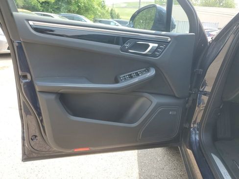 Used 2022 Porsche Macan S image 9