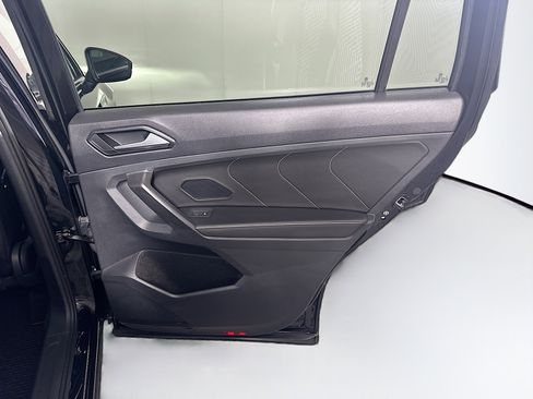 Used 2023 Volkswagen Tiguan SE FWD image 28