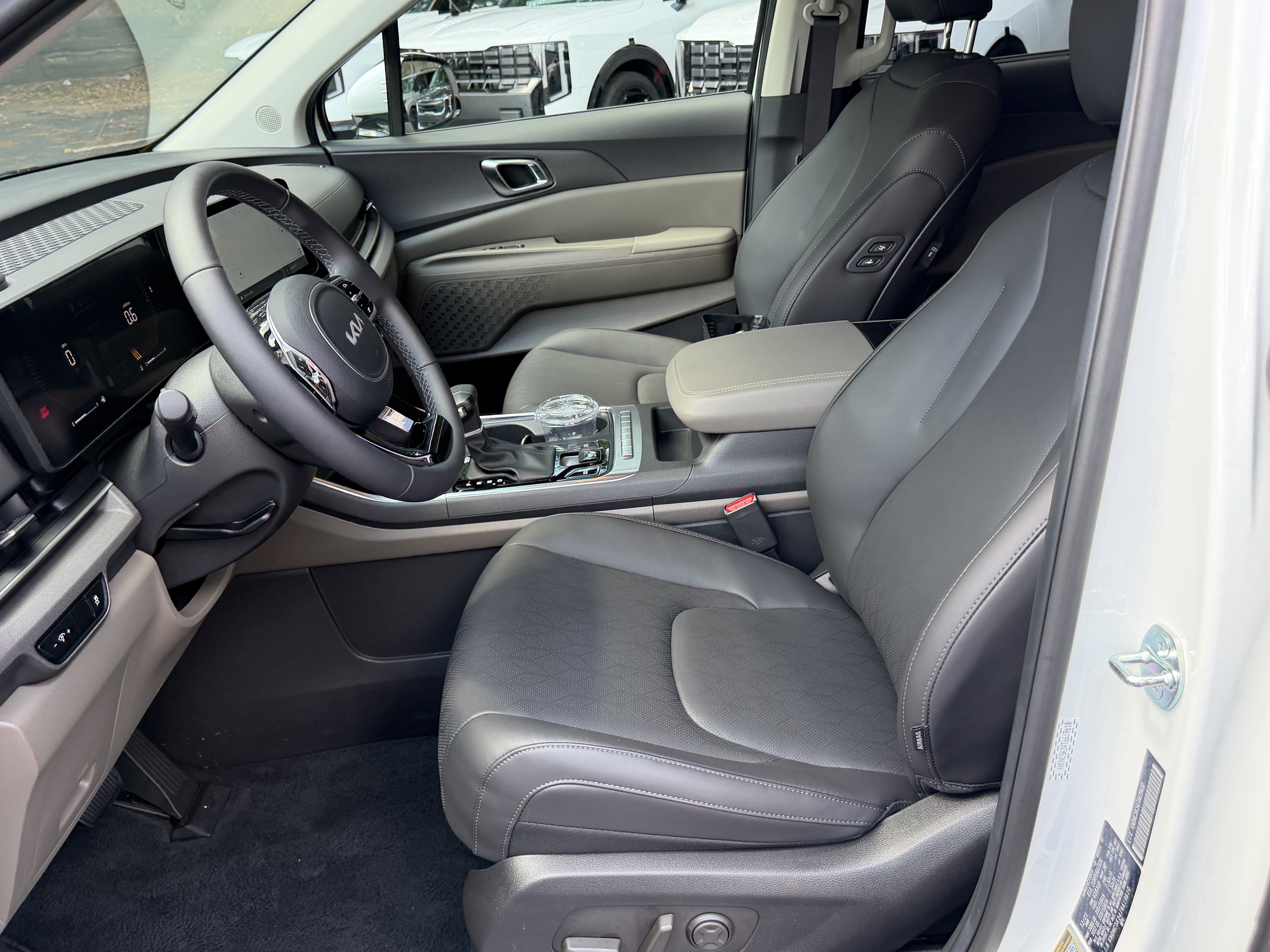 Certified 2026 Kia Carnival EX FWD image 9