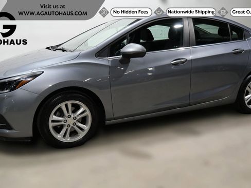 Used 2018 Chevrolet Cruze LT FWD image 1
