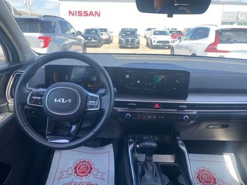 Used 2024 Kia Sorento S image 14