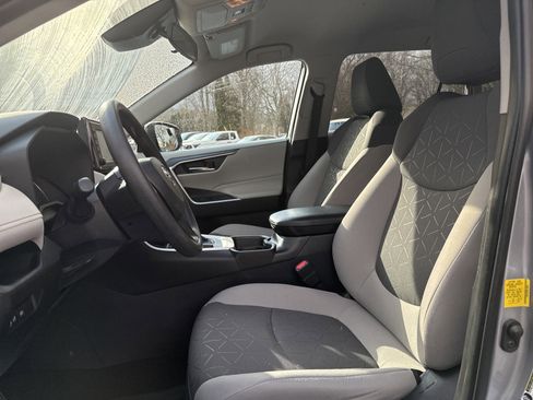 Used 2021 Toyota RAV4 XLE image 28
