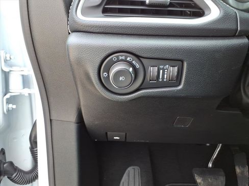 New 2026 Chrysler Pacifica Select image 18