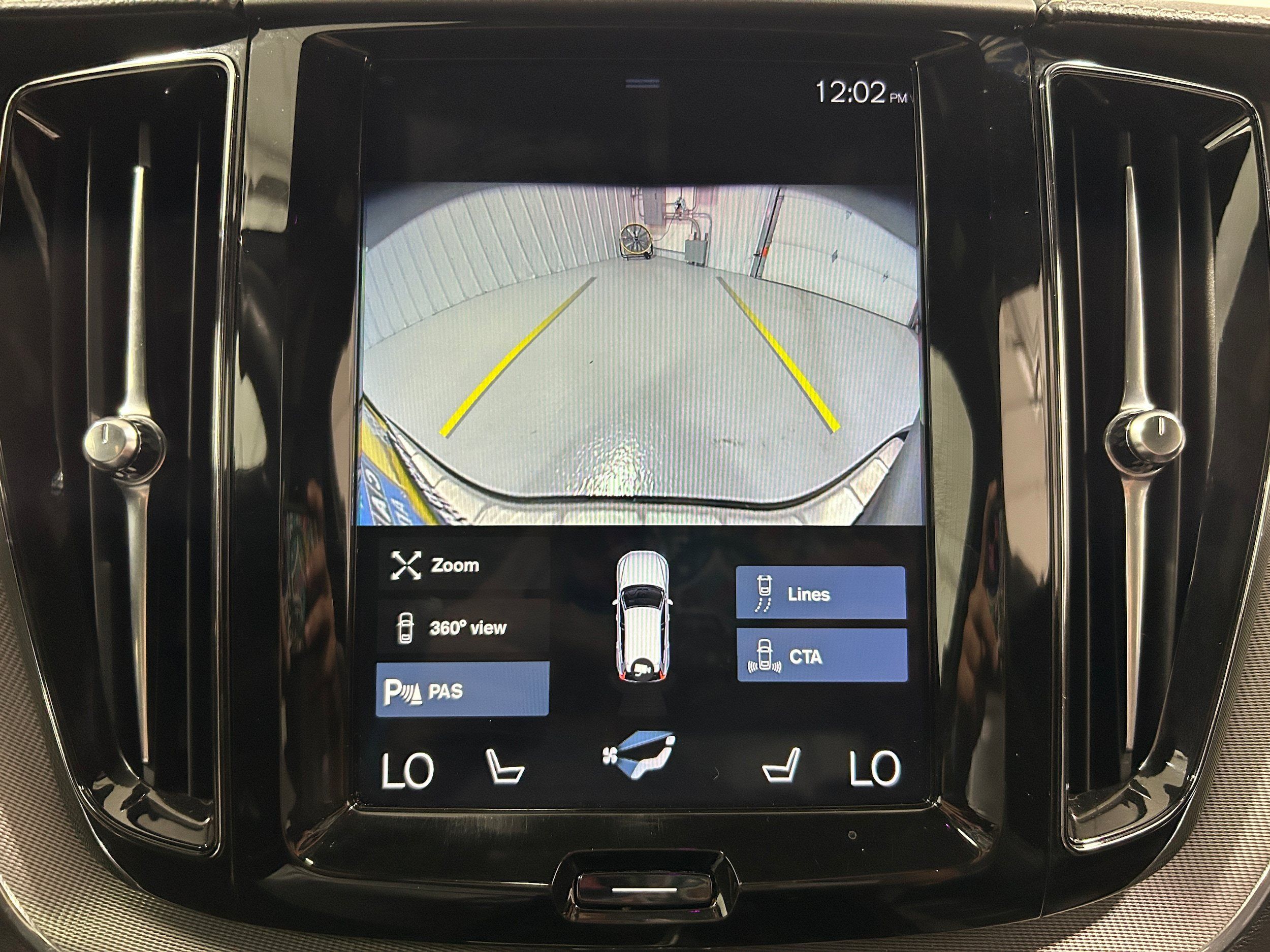 Used 2020 Volvo XC60 T6 R-Design w/ Protection Package Premier AWD/4WD image 9