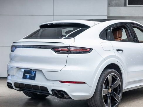 Certified 2023 Porsche Cayenne Platinum Edition image 21