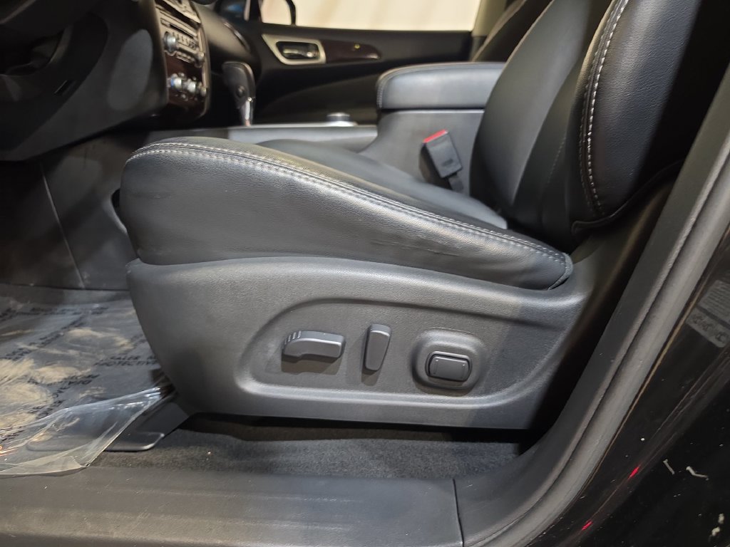 Used 2015 Nissan Pathfinder SL FWD image 14
