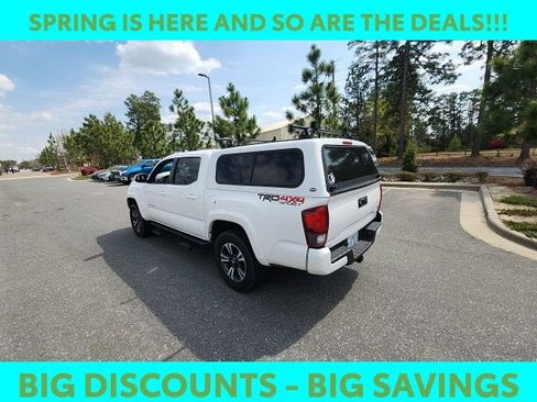 Used 2019 Toyota Tacoma TRD Sport image 10