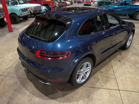 Used 2018 Porsche Macan AWD/4WD image 17