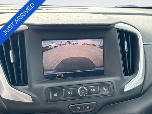 Used 2024 GMC Terrain SLE w/ Driver Convenience Package FWD image 17