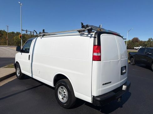Used 2022 Chevrolet Express 2500 w/ Driver Convenience Package image 3