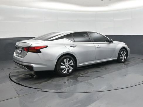Used 2024 Nissan Altima 2.5 S FWD image 4